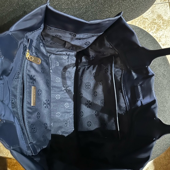 Small Navy Ella is in great condition , perfect for everyday essentials. - Picture 3 of 3